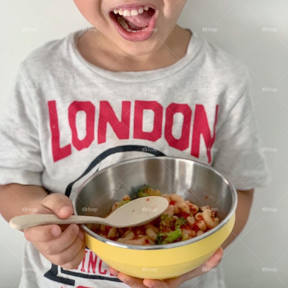 Diy tomato macaroni pasta with broccoli for children