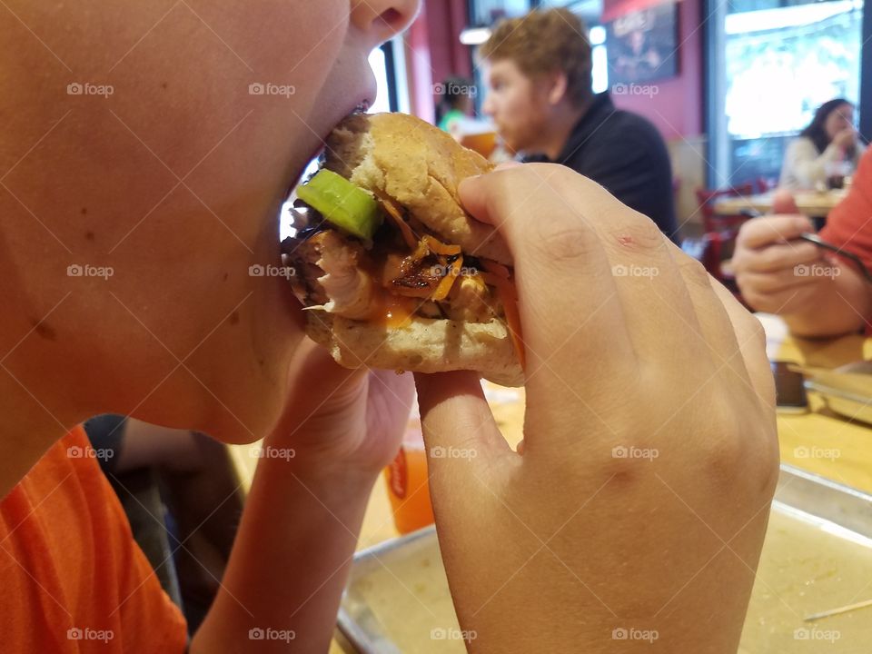 kid eating burger
