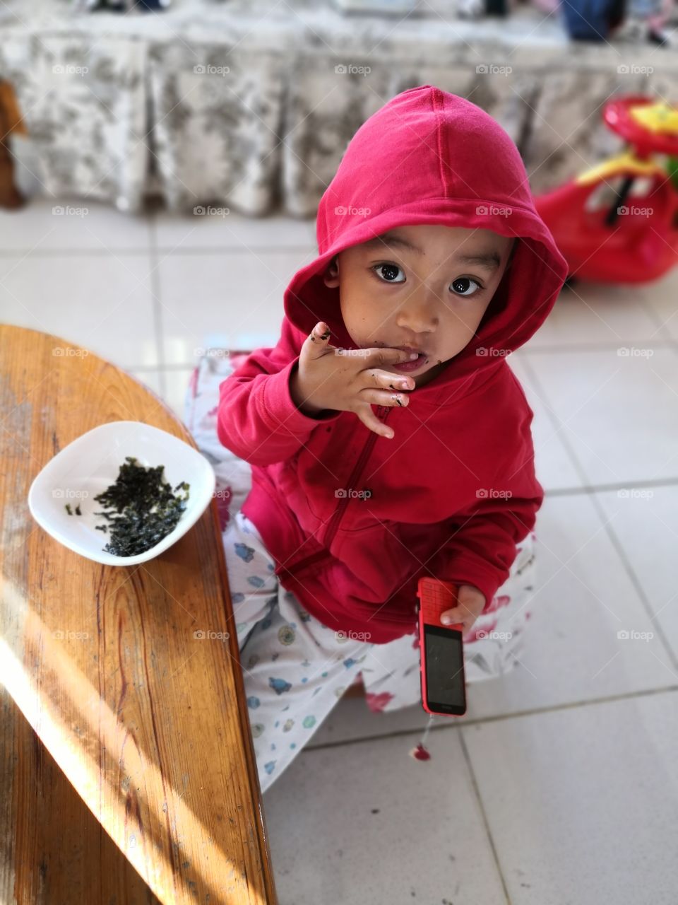 child eating seaweeds