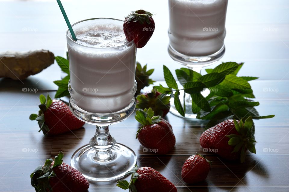 strawberries smoothies