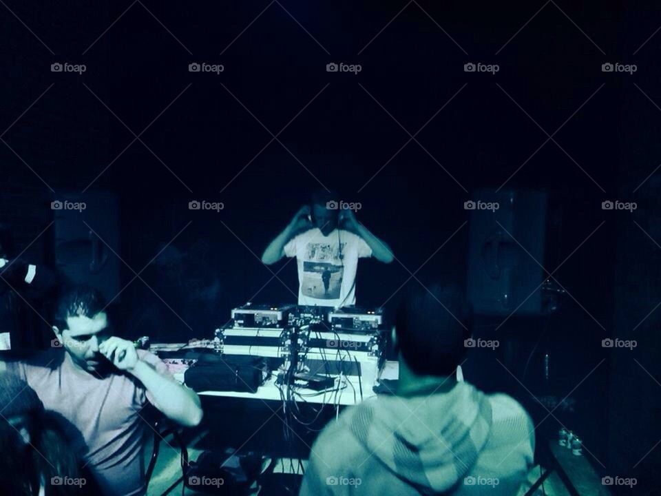 DJ 