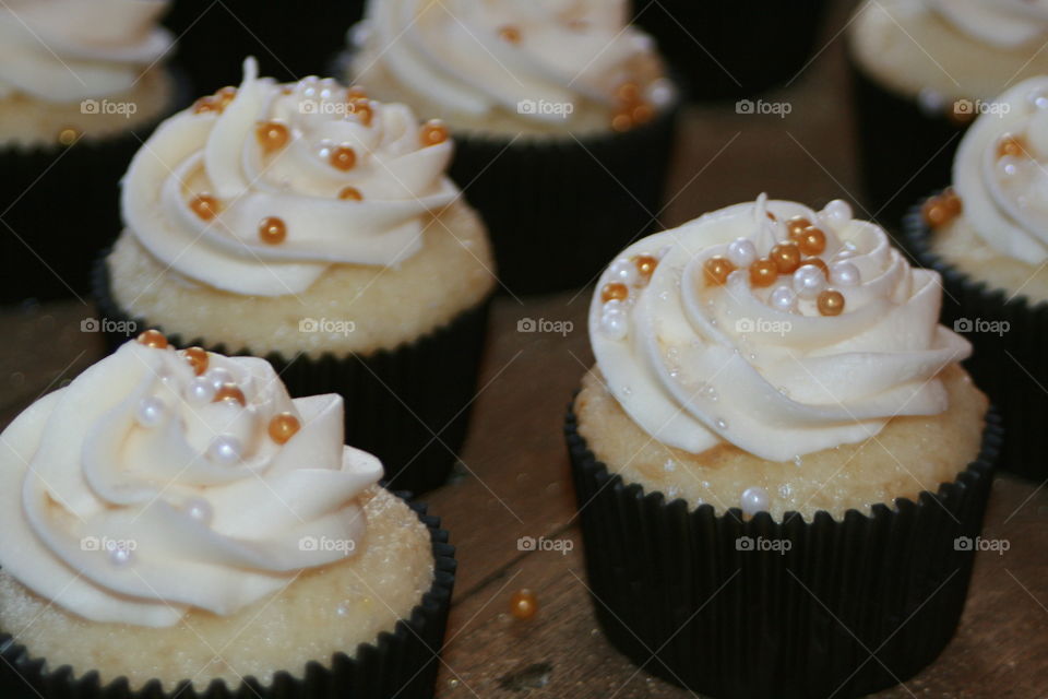 Vanilla Cupcakes with Buttercream Icing 