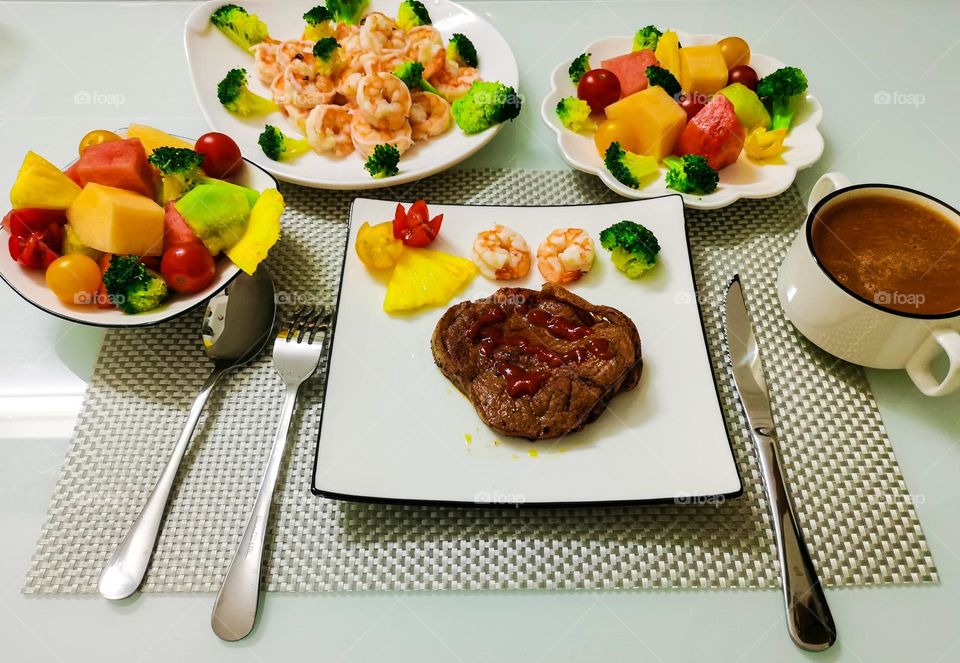 Hami melon/Watermelon/Pineapple VS Broccoli/Cherry tomatoes