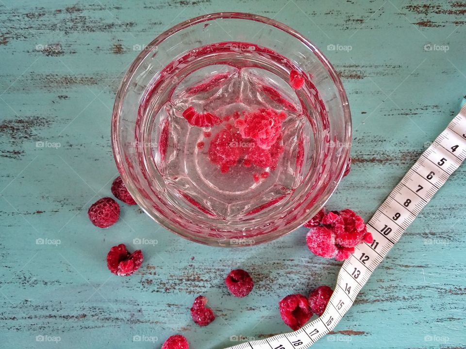 Detox raspberry water