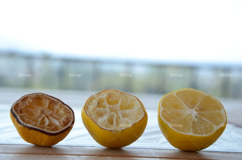Lemons in the order of oldest from fresh one