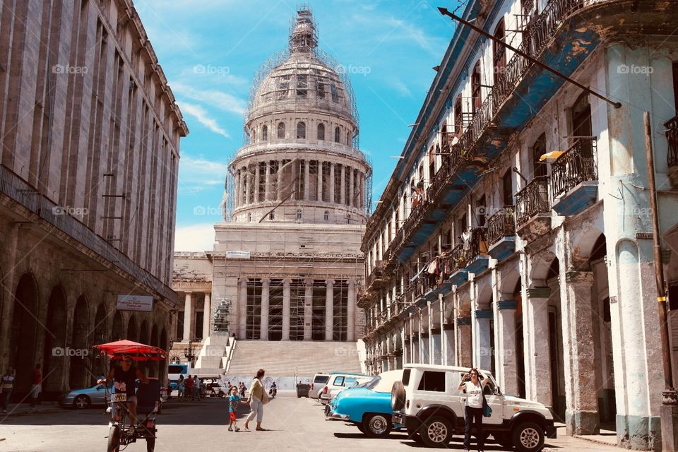 El Capitolio under construction in Havanna 