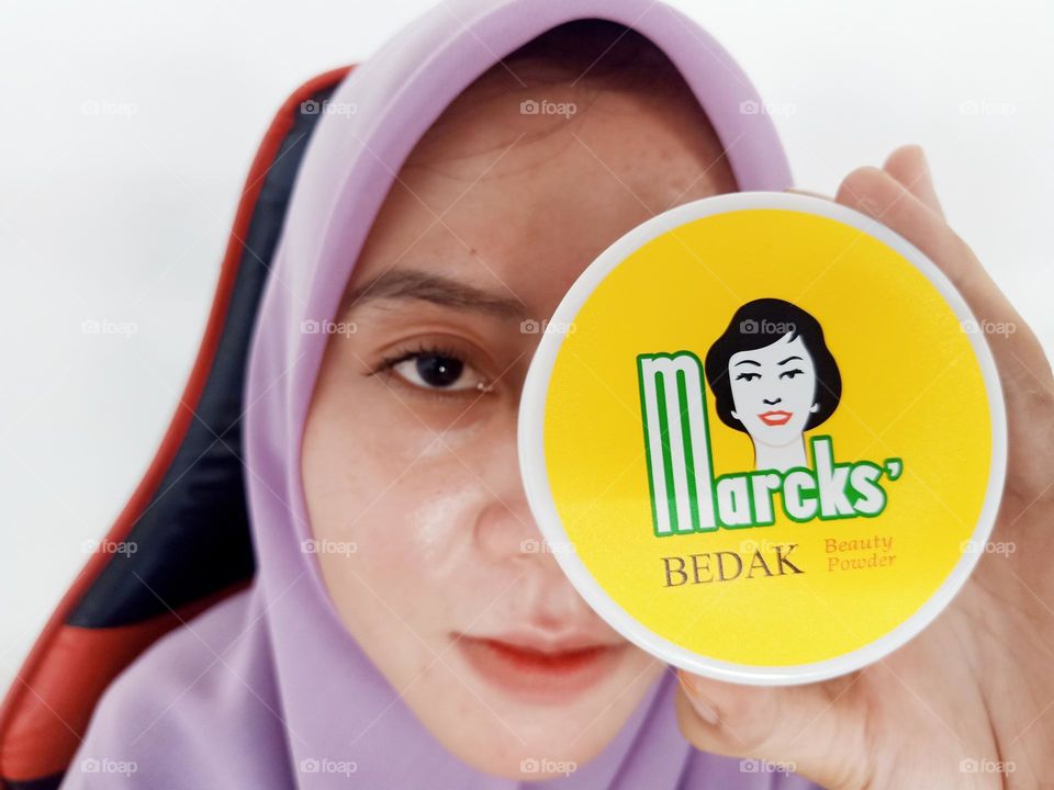 Beauty powder product from Marcks' brand