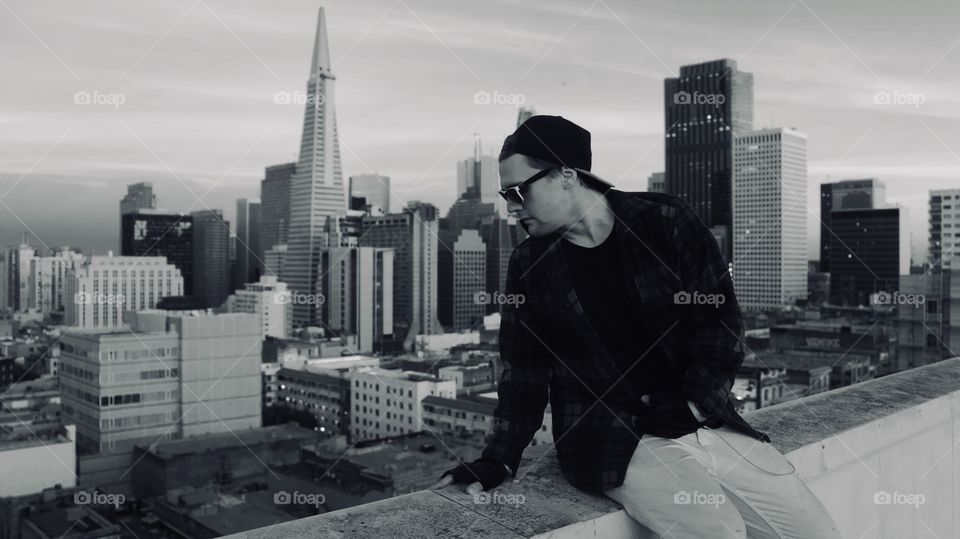 A glance over the edge in Chinatown San Francisco 