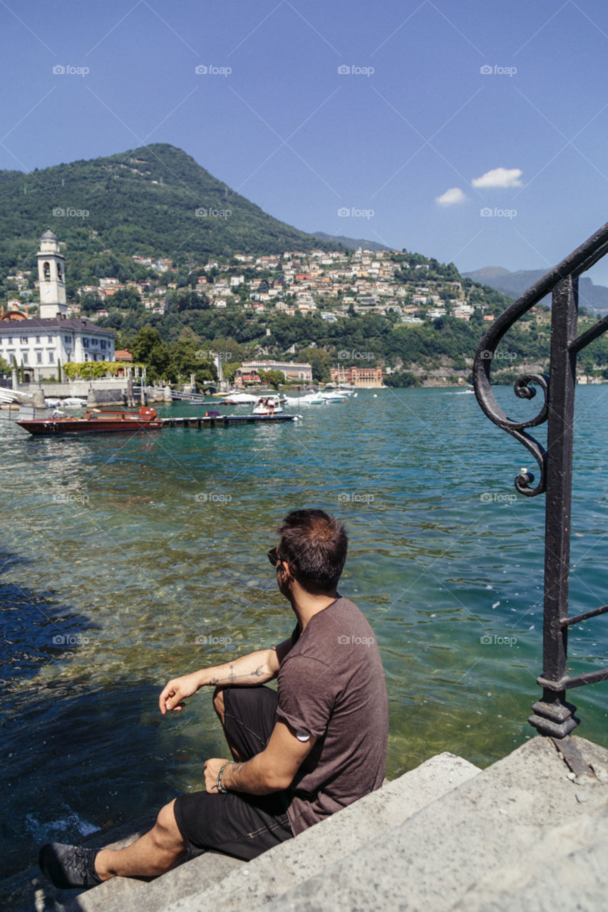 Lago Como no norte da Itália é um lugar lindo para se conhecer na Europa, com paisagens incríveis!
