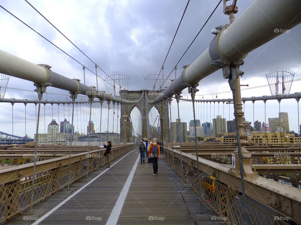 NEW YORK CITY BROOKLYN BRIDGE WALKING PATH