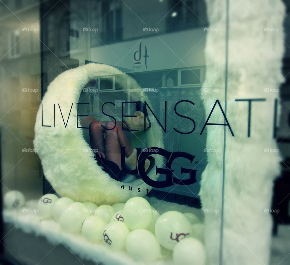 Live model / mannequin for ugg boots in Paris