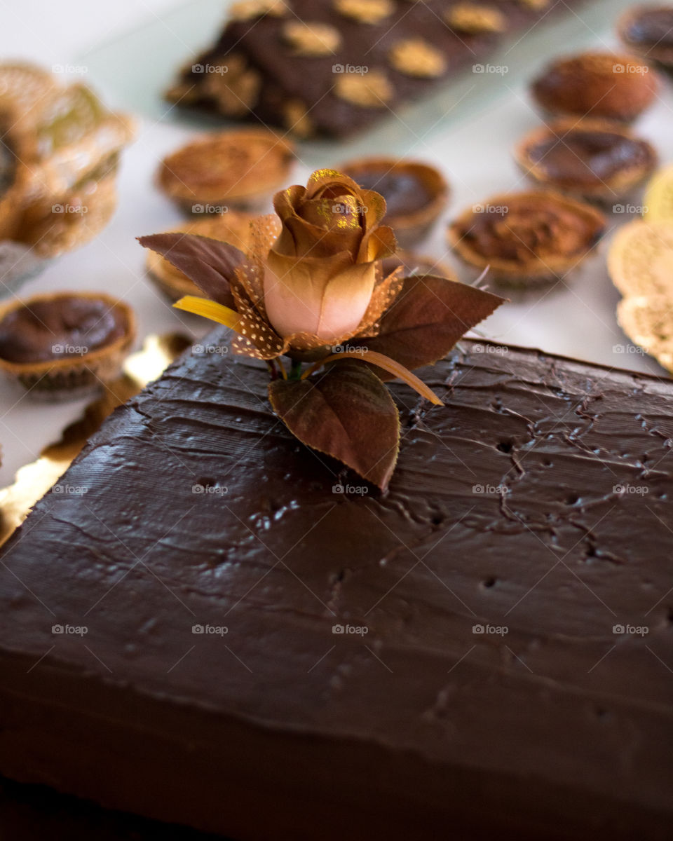 Beautiful decoration with chocolate cake.