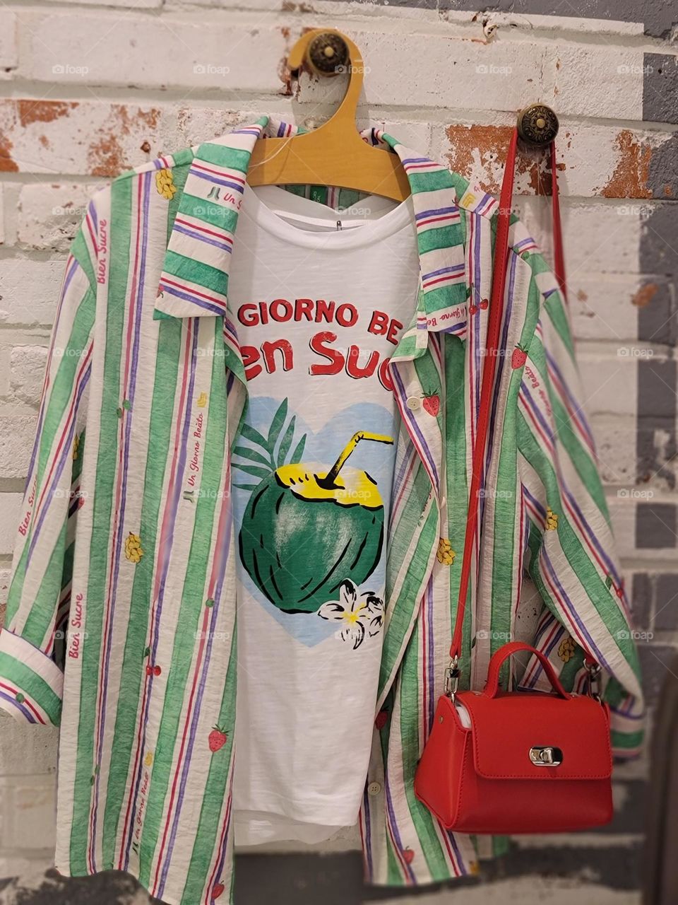 Wear the spring scenery on your body, and harvest beauty and strength from the colors.