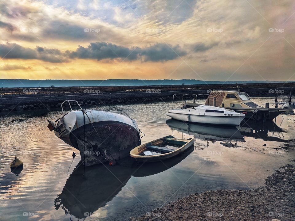 Scenic view of the adriatic seaside with boats.