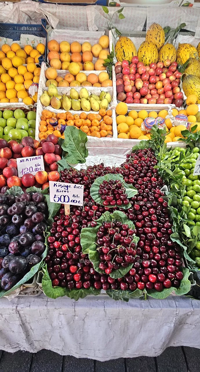 Fruit market in Istanbul