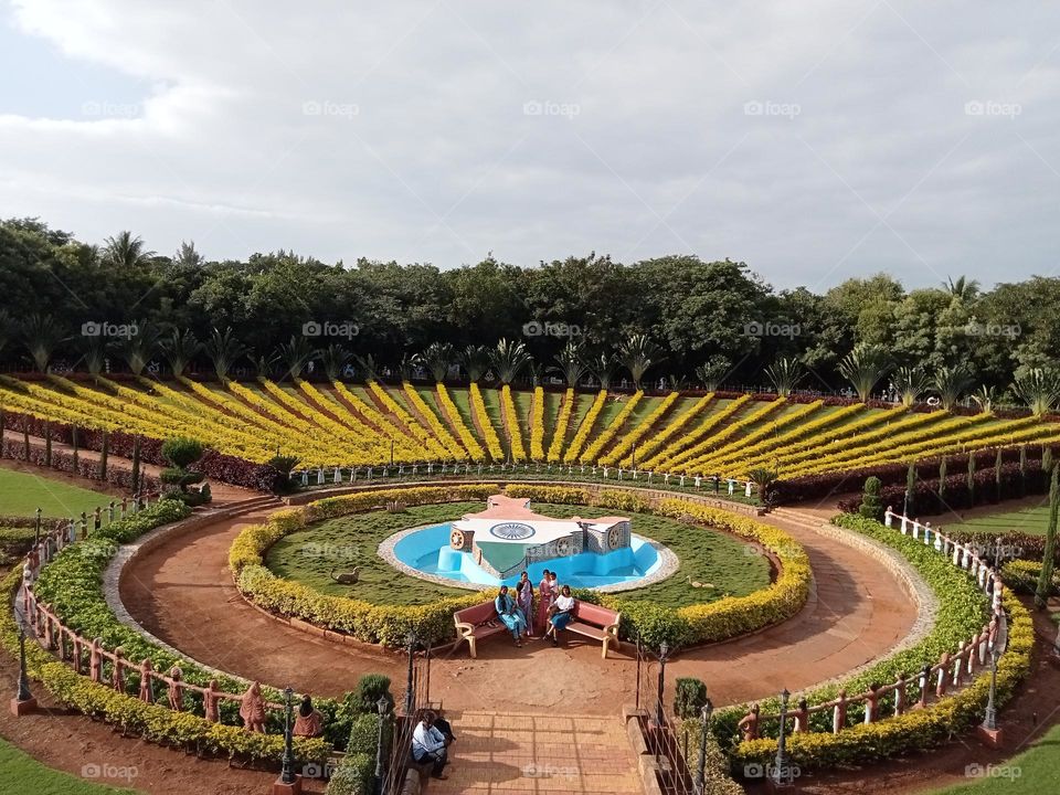 Very beautiful garden. Rock garden, in Almatti dam. Such a beautiful creation. Proud of on Almatti gardens. there are 5 gardens. Must visit once.