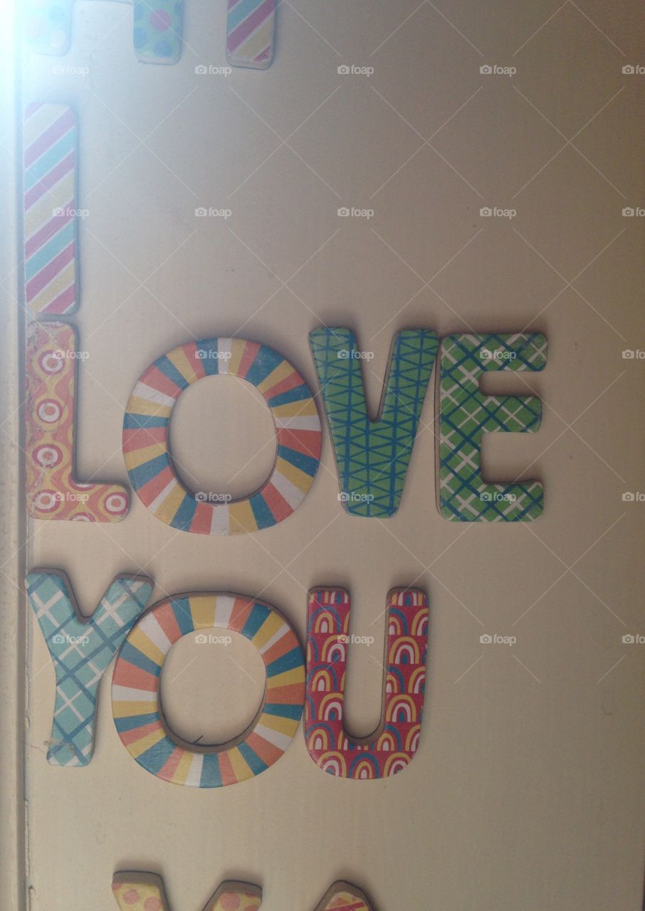Refrigerator magnet love . Sow one left a message on the fridge 
