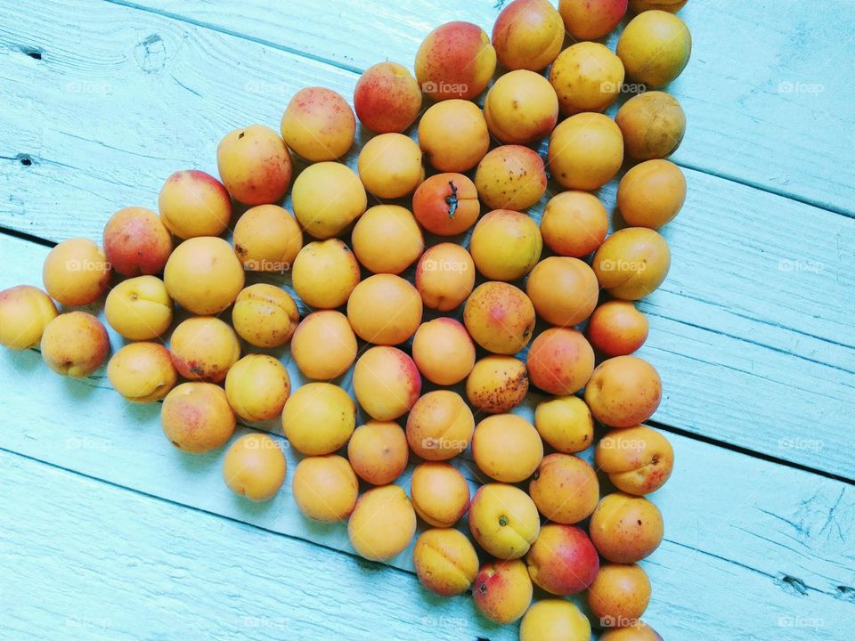 yellow apricots