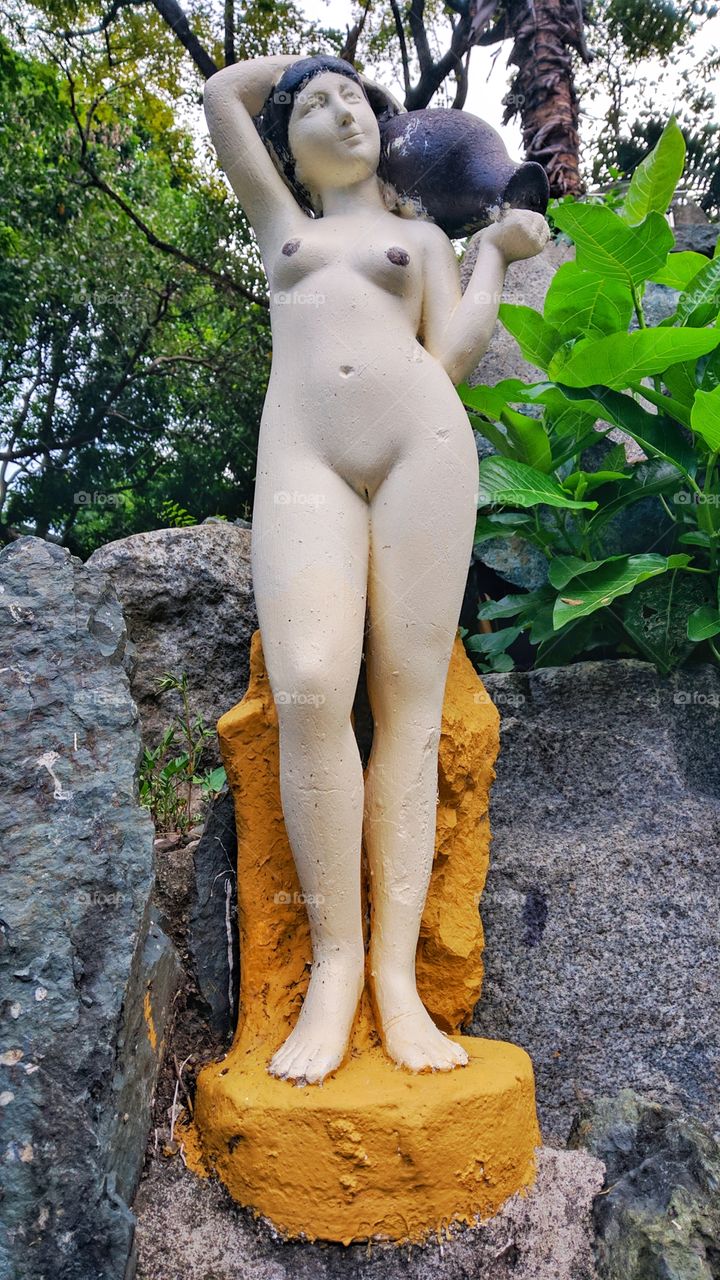 naked statue