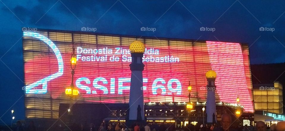 La vida y el mundo es un cine.