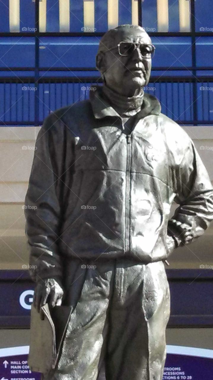 Coach Bill Snyder statue