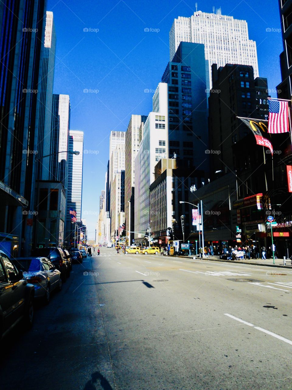 Fifth avenue street view - empty and in sunshine 