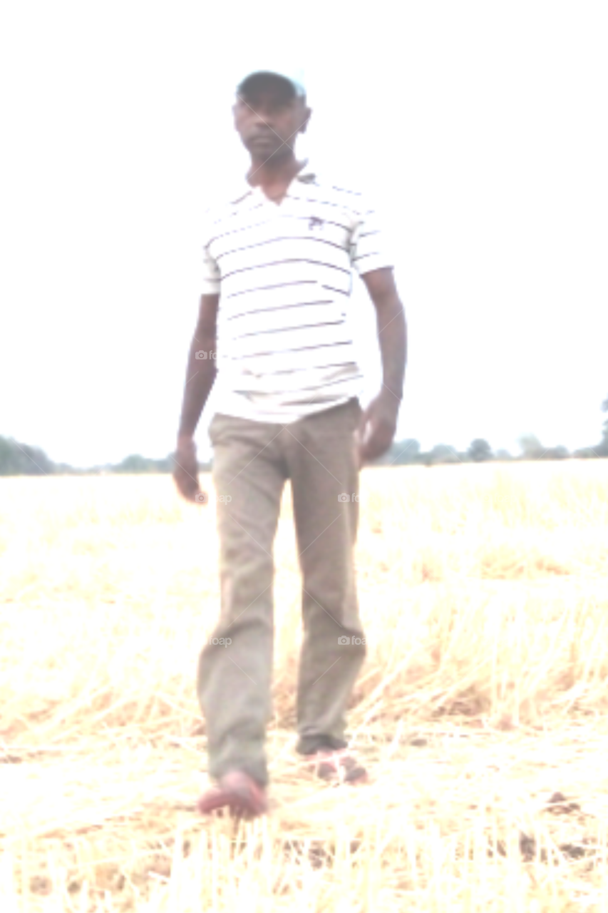 one man pics/one model pics/one model pics/one model in white t shirt/man in cap/one model in cap photo