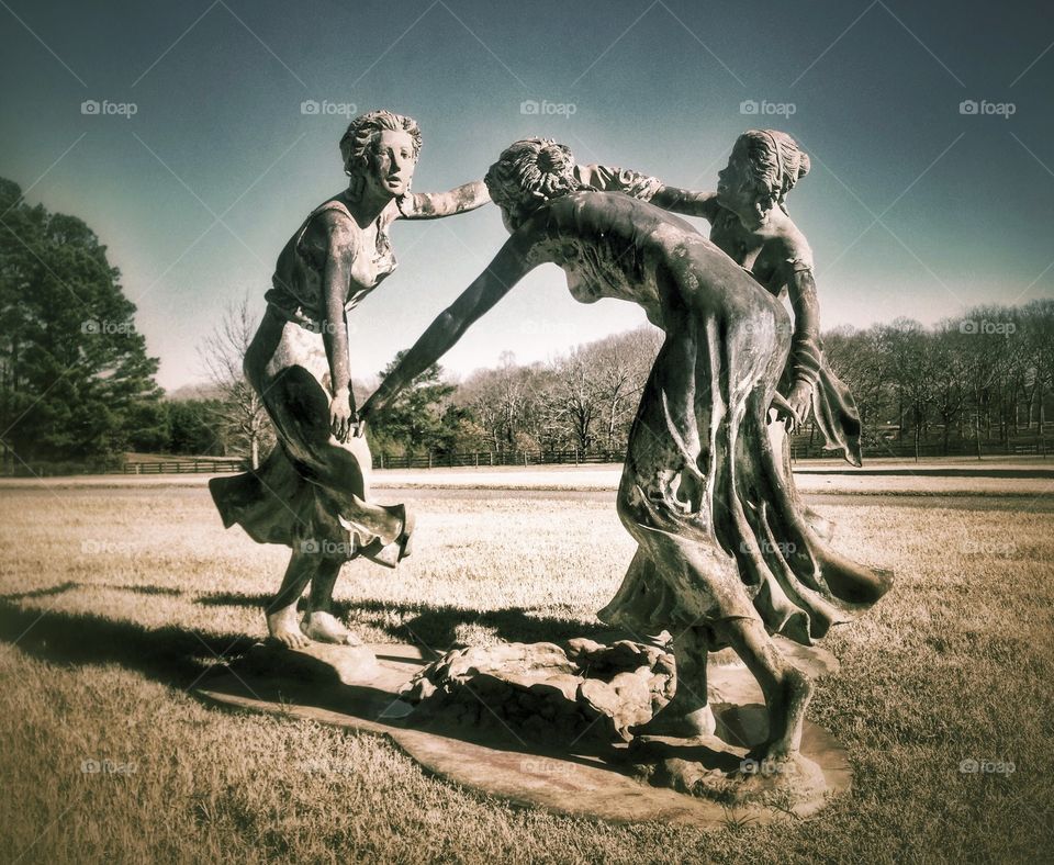 Statues of girls playing Ring Around the Rosie