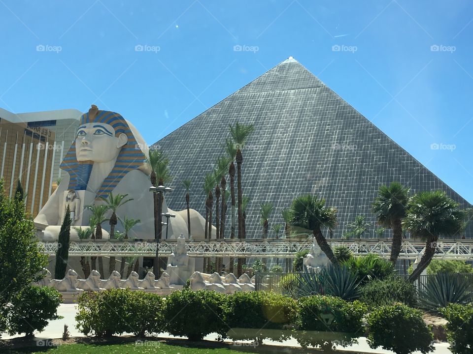 Vegas pyramid 