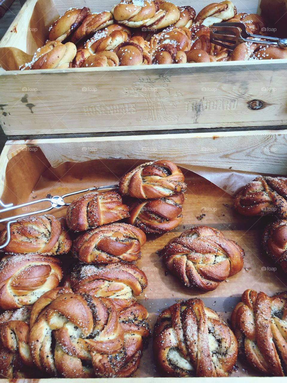 Cinnamon buns in wooden boxes