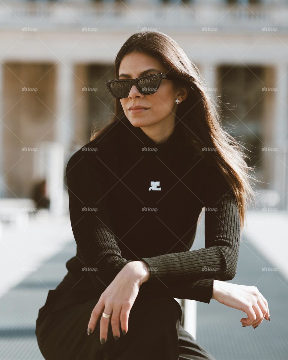 Independent woman     https://7r6.com/PromoUnlmtd