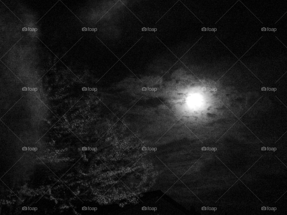 Late night cloudy moon
