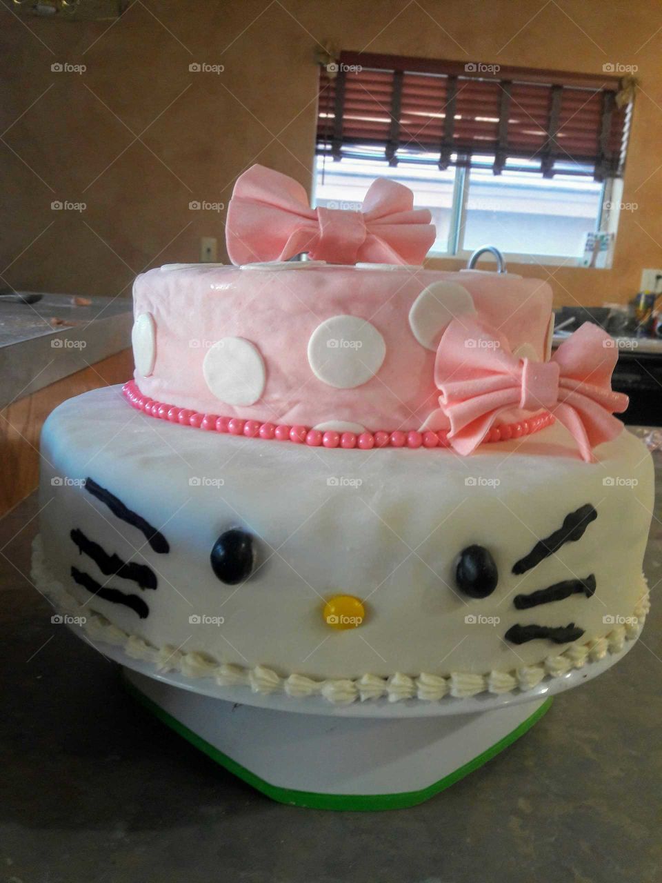 Hello Kitty cake