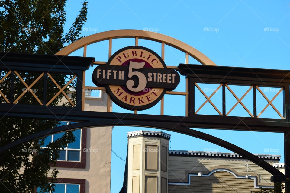 5th Street Market Sign