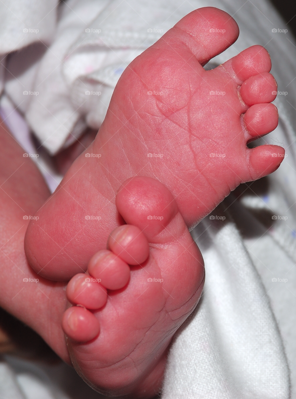new york baby cute feet by delvec