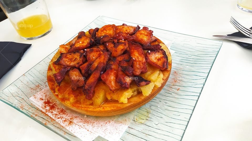 Racion de pulpo con patata, rico, rico
