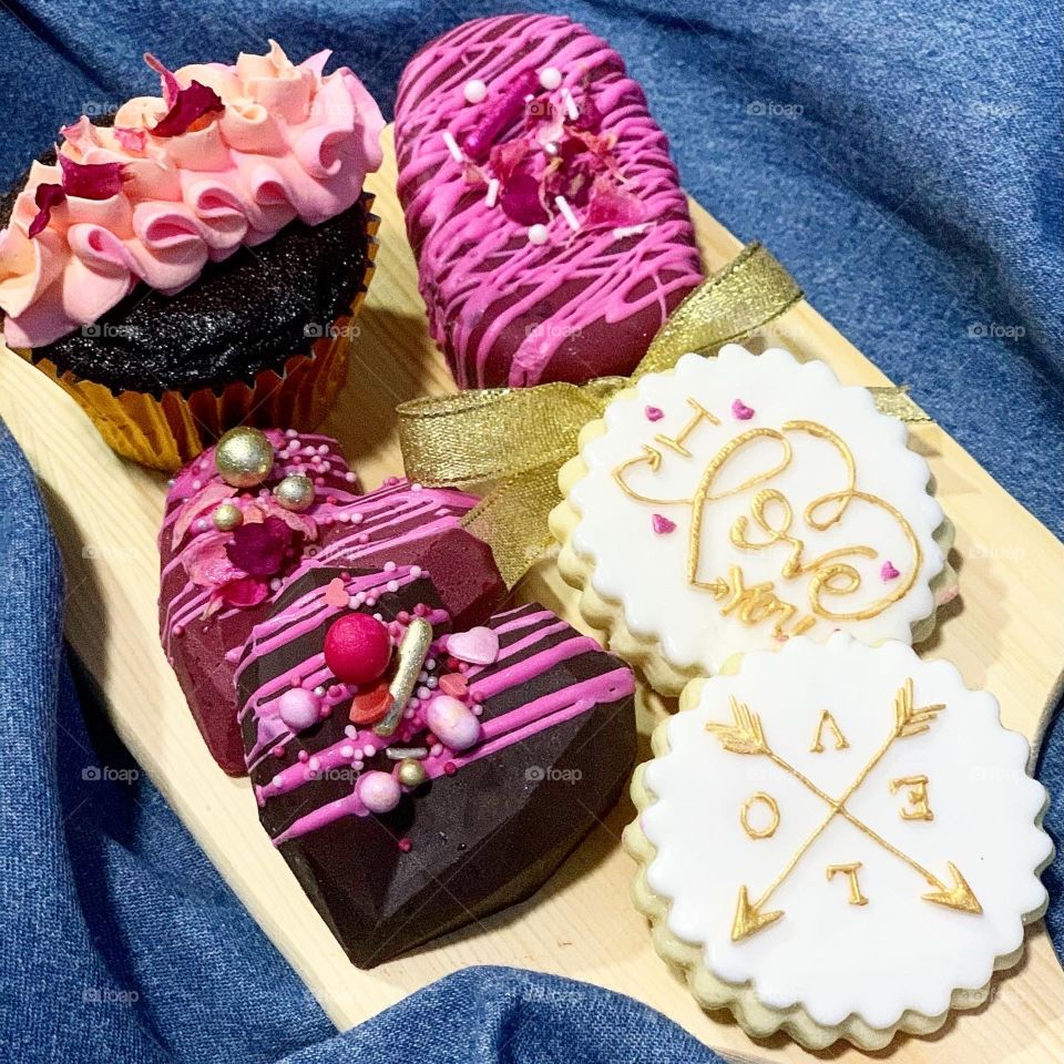 Valentine’s Day chocolate fudge cupcake butter sugar cookies cakesicles cake pop with sweet background 