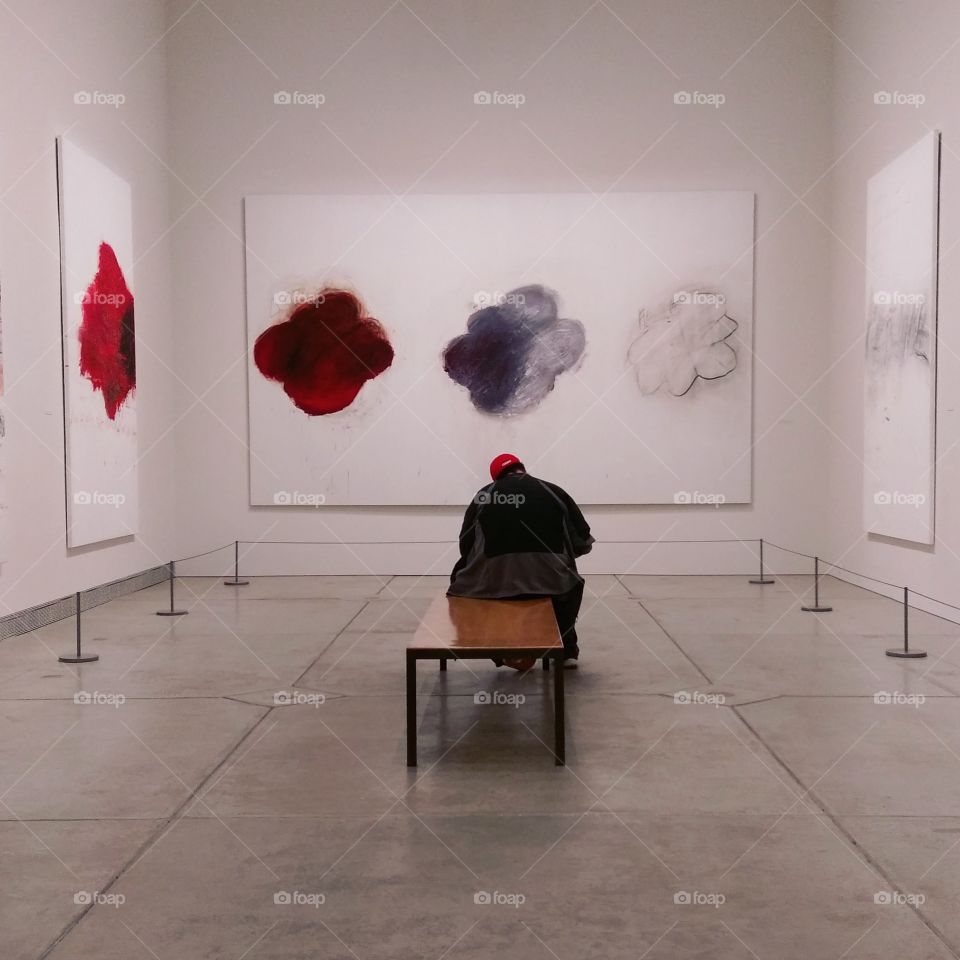 Man sketching in art gallery 