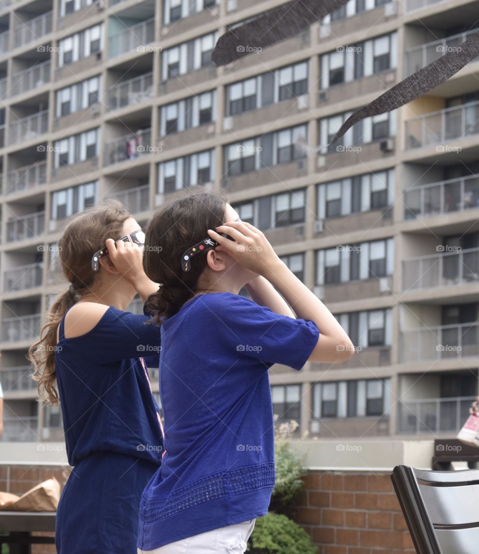 Solar eclipse viewers