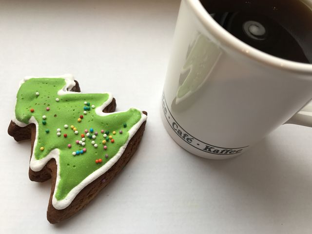 Gingerbread cookies with black coffee