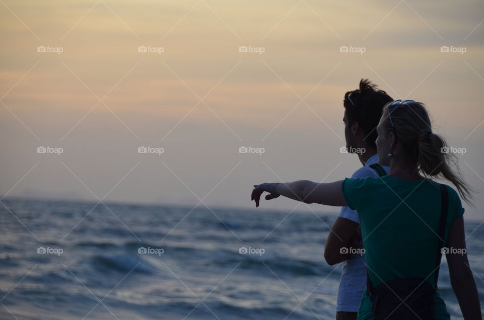 beach sunset arm show by lanocheloca