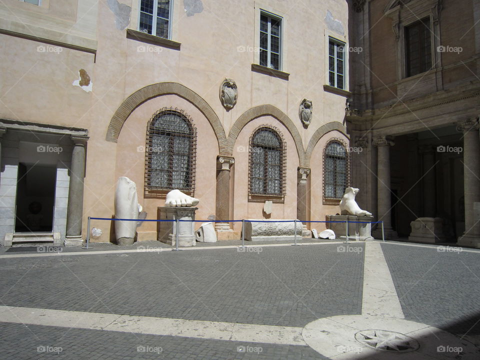 Musei Capitolini | Capitoline Museums courtyard. Colossal statue fragments.