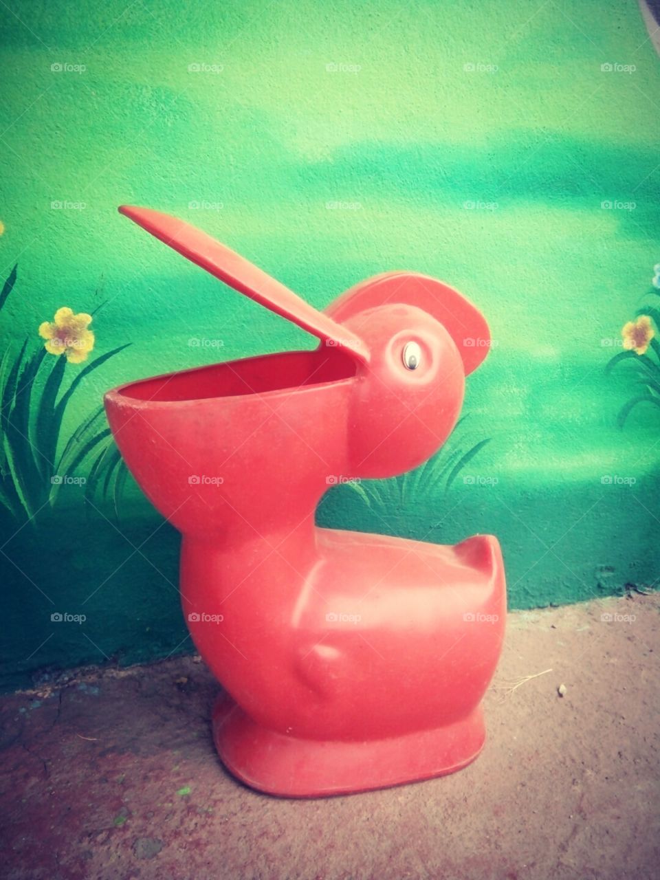 new dustbin,funny dustbin photo,funny pics,A great photo,a photo for everyone,a memorable photo,a no.  photo,a cherished photo,a beautiful photo,a great photo for the best people,a sample of beautiful photography