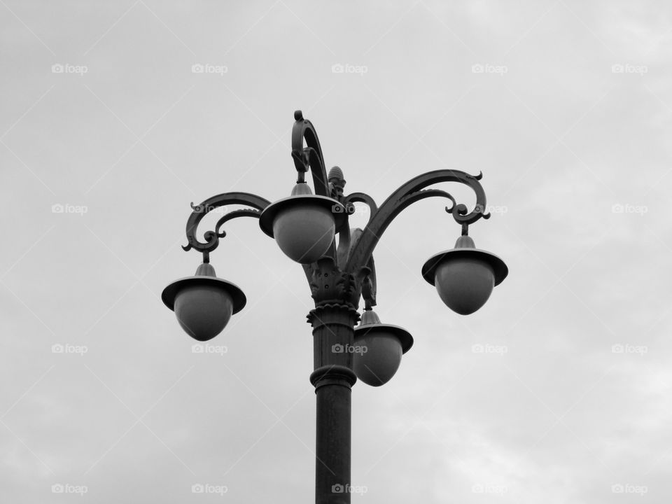 Shaped lamppost.