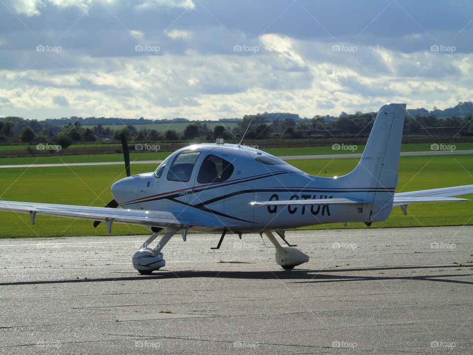 Cirrus SR20, beautiful aircraft shine in golden hour, UK