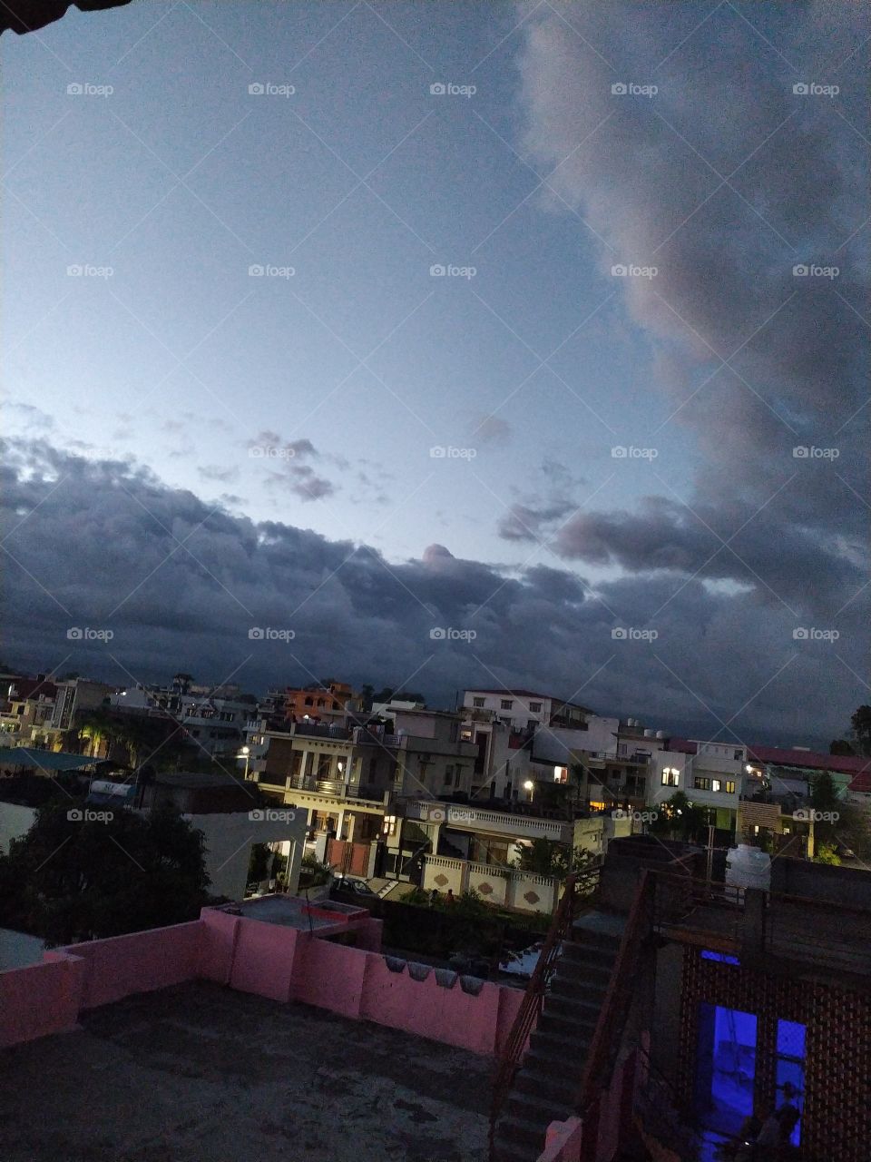 Shades of the evening sky in different directions at the same time