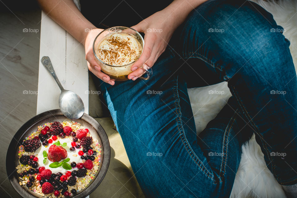 cereal breakfast with strawberies