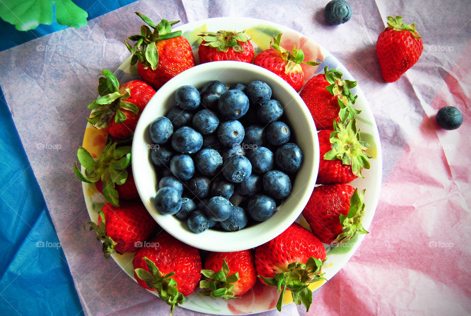 blueberries and strawberries for breakfast
