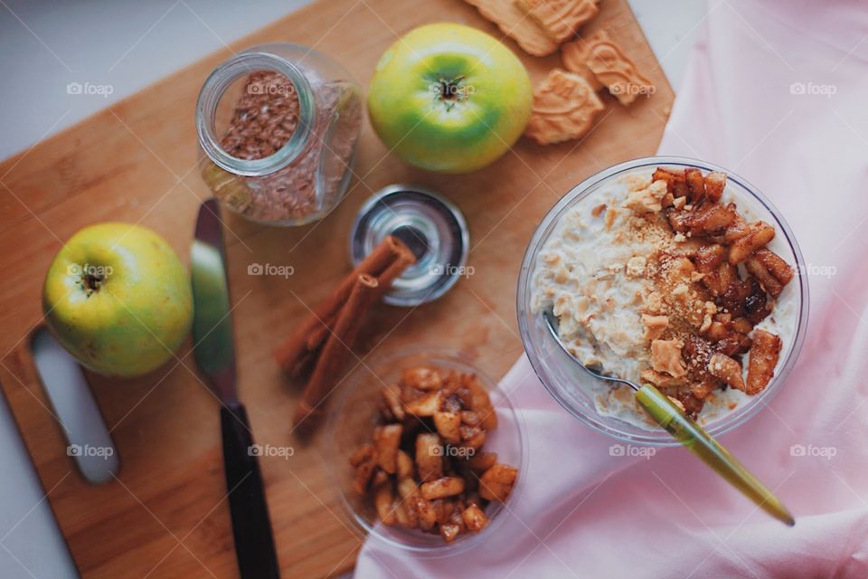 Milk oat porridge with baked cinnamon apples