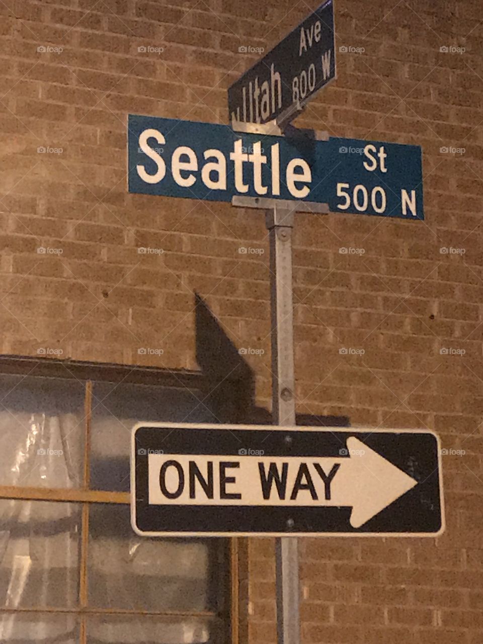 At a crossroads, an obvious street sign points to the direction to go. To the great northwest